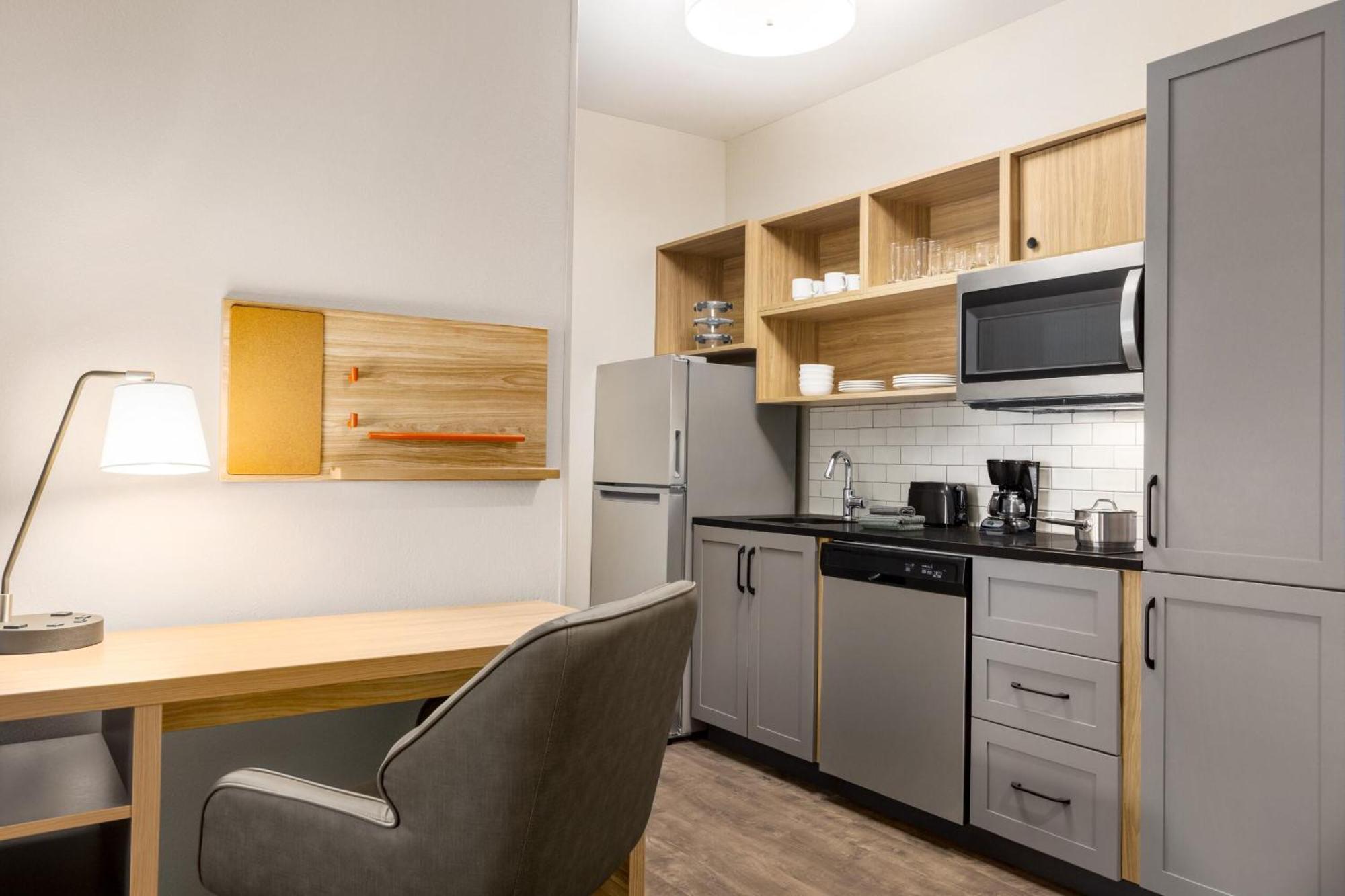 Candlewood Suites Miami - Doral By Ihg Tamiami Exterior foto